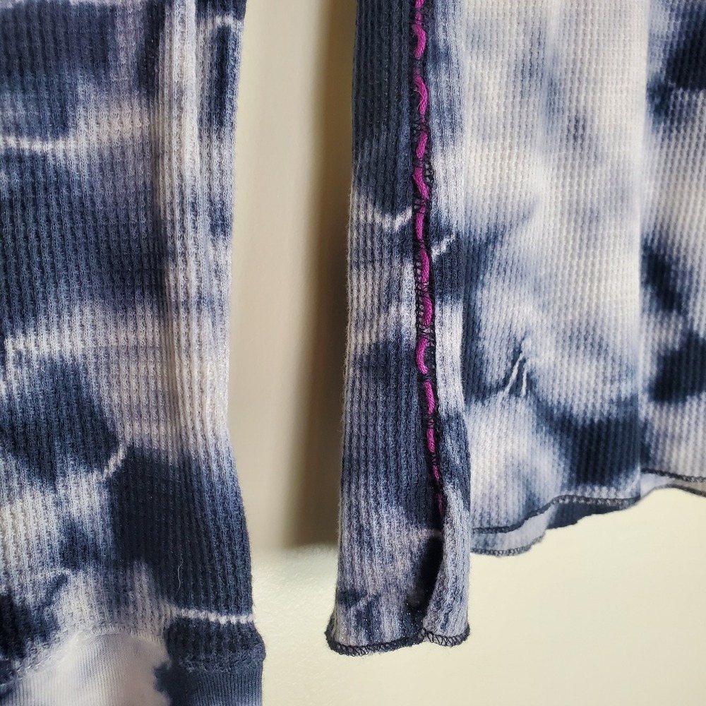 Y2K 90's Lucky Brand Tie Dye Waffle Knit Thermal Rhinestone Velvet Cross Medium - Picture 2 of 7